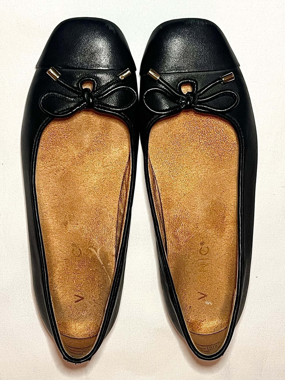 Vionic Klara Black Leather Square-Toe Ballet Flats with Bow
